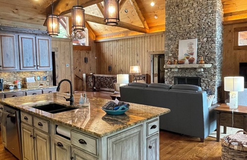 Blue Ridge Casa | Elegancia rústica en el lago Blue Ridge con vistas espectaculares