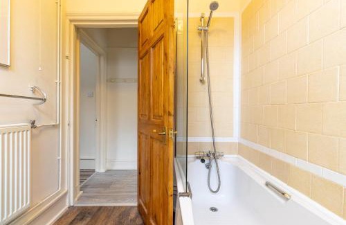 Kenilworth Casa | Rustic Haven with Driveway Kenilworth