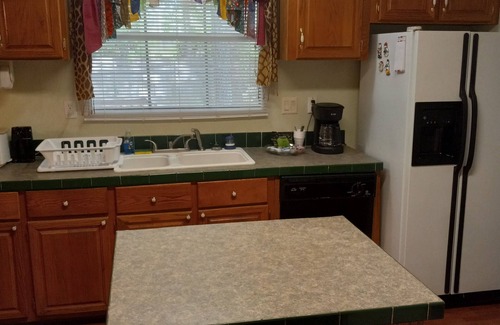 Morrilton Casa | Rustic Hide Away House near Petit Jean State Park!