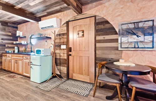 Creola Cabina | Rustic Hobbit Inspired Hocking Hills State Park 3 mi away Hot Tub Pet Friendly