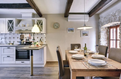 Marcana Casa | Casa rústica con piscina climatizada cerca de Pula