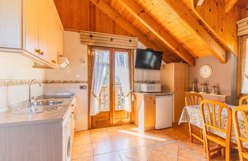 Senegue Casa | Casa Rústica en los Pirineos, ideal para familias