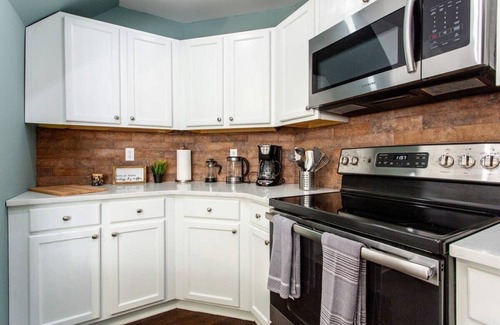 Edgewood Casa | Rustic-Industrial Vibe/MARTA/Good Eats/Sleeps 6