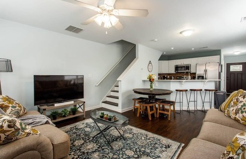 Edgewood Casa | Rustic-Industrial Vibe/MARTA/Good Eats/Sleeps 6