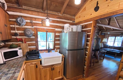 Atlanta Cabina | Rustic Log Cabin on beautiful Avery Lake.