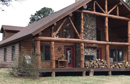 Moodys Cabina | Rústica casa de madera en los pinos