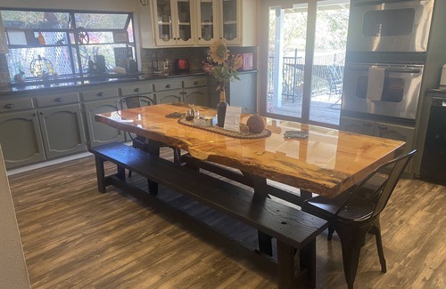 Mariposa Cabina | Rustic lower story 2 bedroom/2bath hot tub 3 minutes from town Yosemite Mariposa