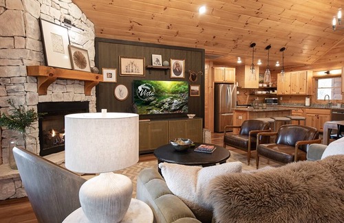 Foxfire Estates Cabina | Rustic Luxe Retreat, Hot-Tub, Fire-Pit, Private