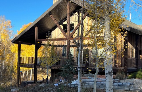 Timber Lakes Cabina | Rustic meets Modern Spacious Cabin in charming Heber City with AC, WiFi
