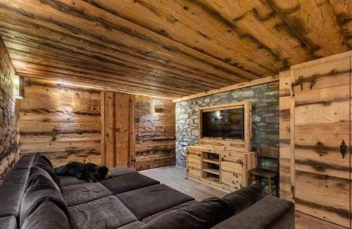 Courmayeur Chalet De Esquí | Rustic Mountain Villa