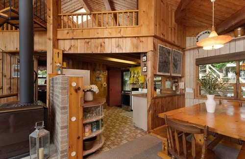 Port Carling Cabaña | Rustic Muskoka Lakeside Retreat: 7BR Cottage with Stunning Views & Private Dock