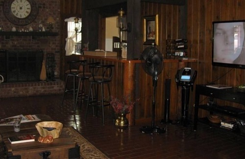 Bixby Casa | Rústico Redbird Lodge 'Country Living' en su máxima expresión!