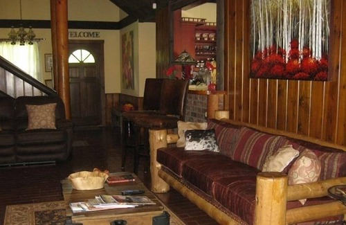 Bixby Casa | Rústico Redbird Lodge 'Country Living' en su máxima expresión!