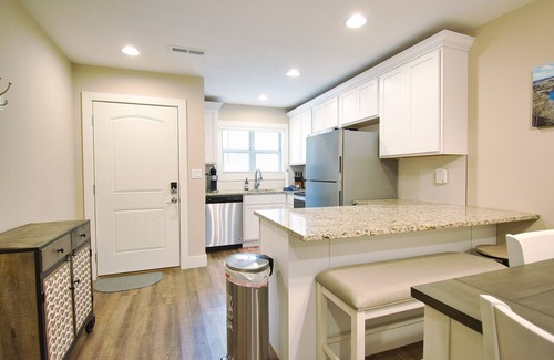 Branson Condominio | Rustic Retreat 3Bed/3Ba Walk In Quiet Close to Lake TaneyComo & The Landing