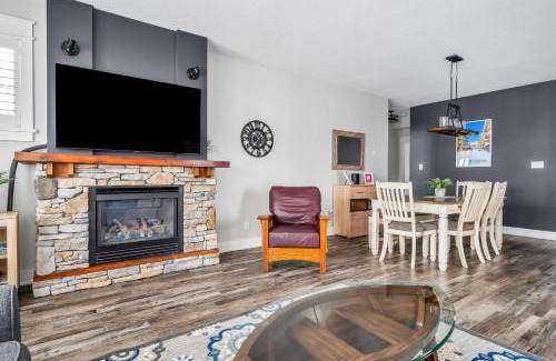 The Blue Mountains Casa | Rustic Retreat at Blue Pool Hot Tub Golf Ski