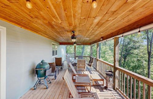 Lake Lure Casa | Rustic Retreat