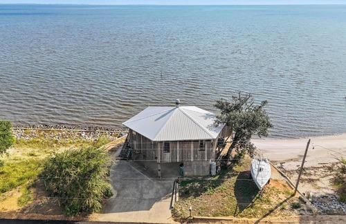 Ocean Springs Casa | Rustic Retreat
