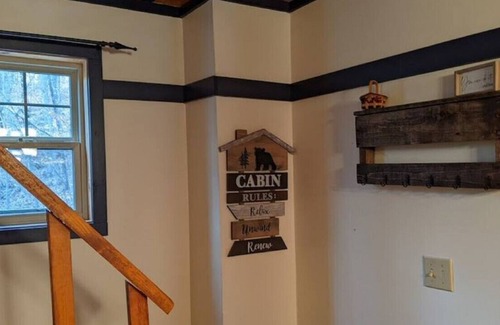 Taswell Casa | Rustic & Secluded 2 BR "Castle" Cabin In The Woods
