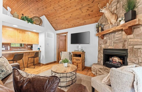 Branson West Cabina | Cabaña Stonebridge actualizada de Jen, cerca de Silver Dollar City