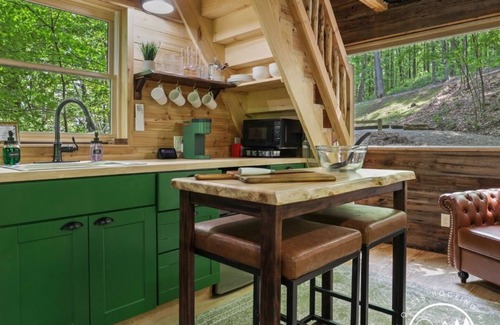 Logan Casa | Rustic Treehouse Oasis in Hocking Hills --Adventure Awaits