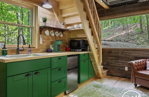Logan Casa | Rustic Treehouse Oasis in Hocking Hills --Adventure Awaits