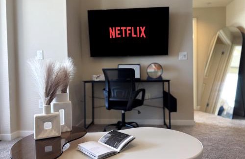 Mid-Wilshire Apartamento | Rustic Vibe in LA Free Parking 10 Min to Cedars