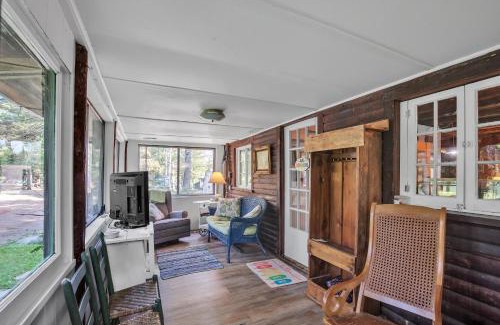 Hazelhurst Casa | Rustic Willow Retreat - Outdoor Adventures cabin