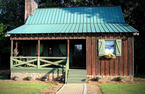 Covington Cabina | Rustique Cabin at Briarcreek Farm, Downstairs Only, Sleeps 4
