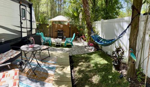 Largo Apartamento | RV Camper Paradise on the Wheels Near Clearwater Beaches