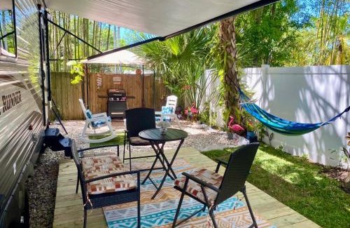 Largo Apartamento | RV Camper Paradise on the Wheels Near Clearwater Beaches