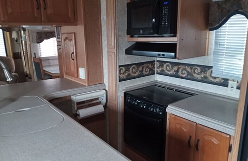 Cottondale Casa | RV Exectutive Home, Indoor Inground Pool, Tranquil Property