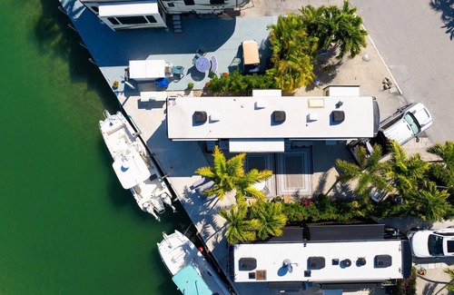 Cudjoe Key Alquiler De RV | RV Lot 497-35' Canal Front in Venture Out at Cudjoe Key