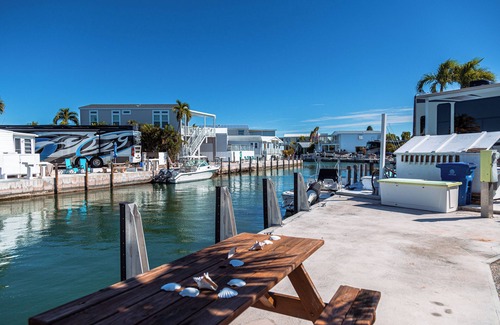 Cudjoe Key Alquiler De RV | RV Lot 497-35' Canal Front in Venture Out at Cudjoe Key