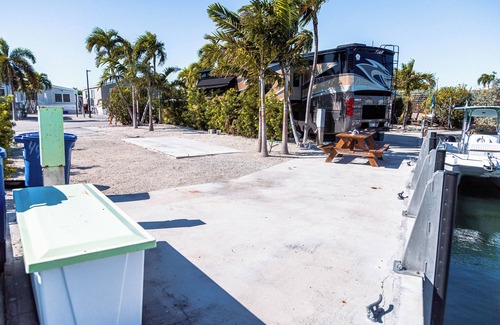 Cudjoe Key Alquiler De RV | RV Lot 497-35' Canal Front in Venture Out at Cudjoe Key