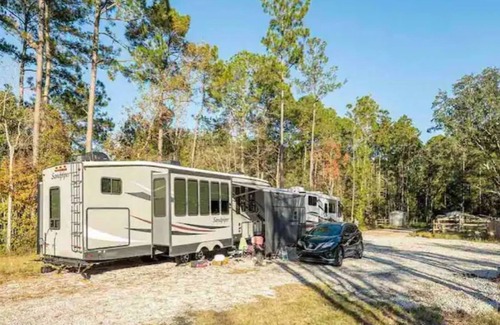 Northside Alquiler De RV | RV Lot with water and electric hookup
