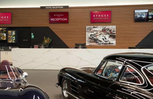 Seymour Hotel | Rydges Pit Lane