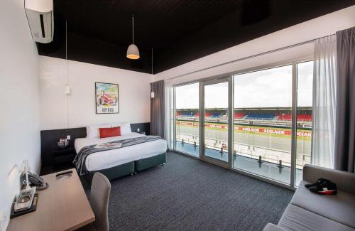 Seymour Hotel | Rydges Pit Lane