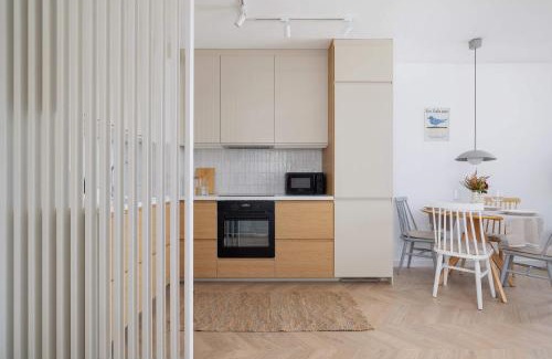 Katowice Apartamento | Słoneczna Comfy Apartment with Balcony & Parking Katowice by Noclegi Renters
