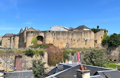 Sedan Apartamento | S Baylevéd'Air duplex vue château, Balnéo et sauna