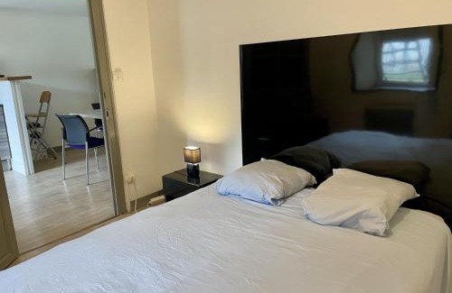 Imphy Apartamento | S17 Parking Wifi 2 chambres, 4 personnes Réduc à la semaine ou mois