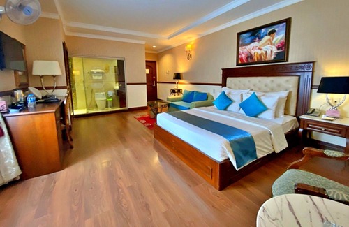 District 10 Hotel | S79 Sunflower Hotel & Spa