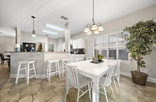 North San Antonio - SAT Casa | SA Golf Home Nr Six Flags | Wi-Fi | BBQ | Games