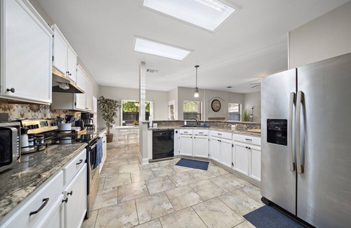 North San Antonio - SAT Casa | SA Golf Home Nr Six Flags | Wi-Fi | BBQ | Games