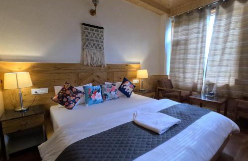 Manali Cama Y Desayuno | Saanjh - A serene retreat