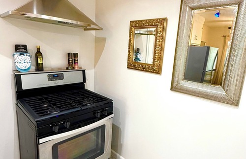 East Sacramento Casa | Sac River Retreat, Garage, Yard, Wi-Fi, 5 Star
