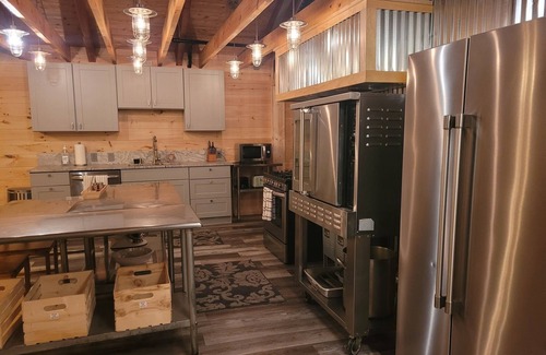 North Conway Casa | Saco River, Large Bar, Arcade/Game Room, Hot Tub