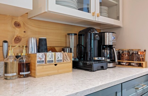 Cherry Log Cabina | Sacred Creek Retreat - On-site Fishing & Hiking | Creekside Firepit | Sauna | Hot Tub | Arcade | Theater Room