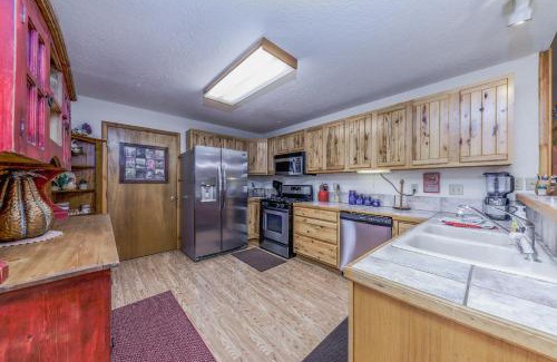 Ruidoso Casa | Saddles 'N' Spurs 4br 3bath with a Hot Tub