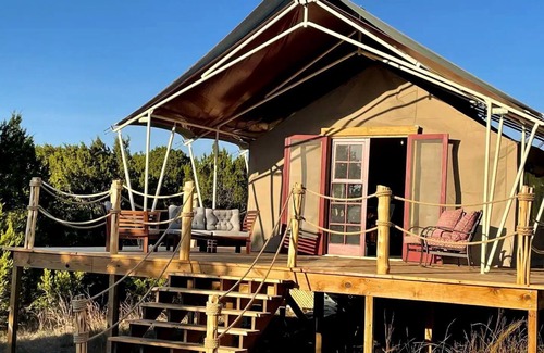 Kempner Alquiler De RV | Safari Style Glamping Experience in the Heart of Texas Hill Country, Perfect for Animal Lovers