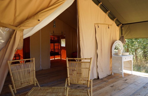 Le Champ-Saint-Pere Casa | Tienda de safari en un lugar grande